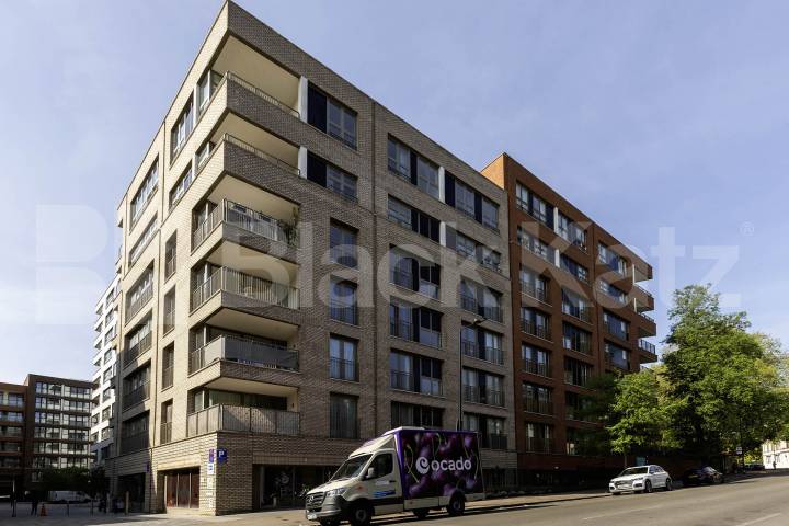 Spacious 2 bedroom 2 bathroom within a secure new development close to tube Market Road, Islington